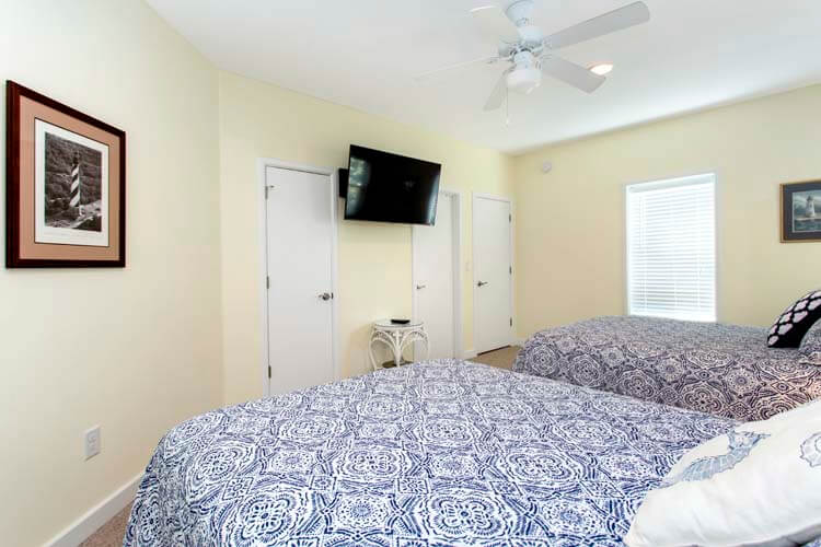 Ground Floor Queens with Shared Bath