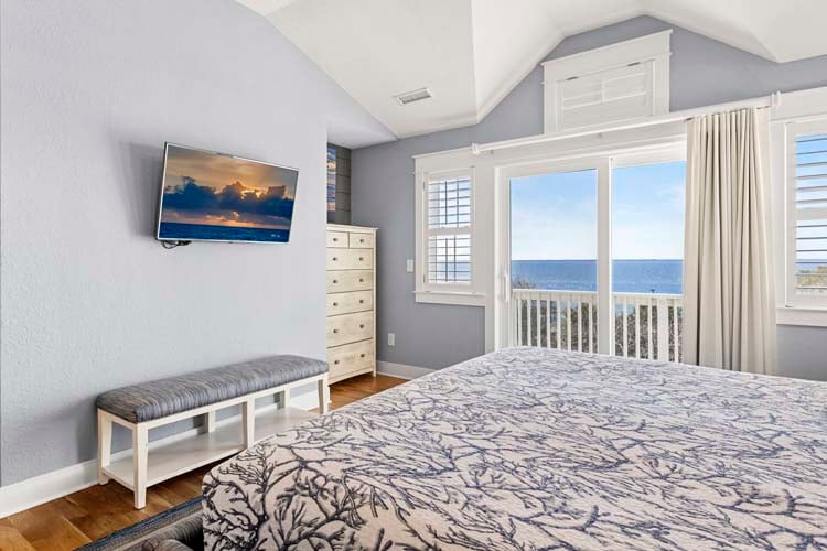 2nd Floor King with Private Bath