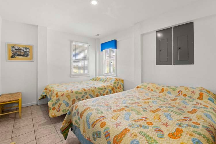 Ground Floor Queens with Shared Bath