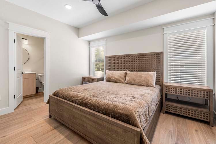 1st Floor King with Private Bath (12)