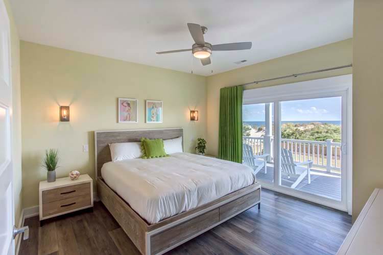 1st Floor King with Private Bath