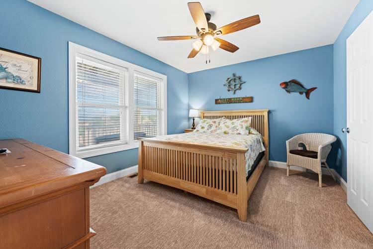 1st Floor Queen with Shared Bath