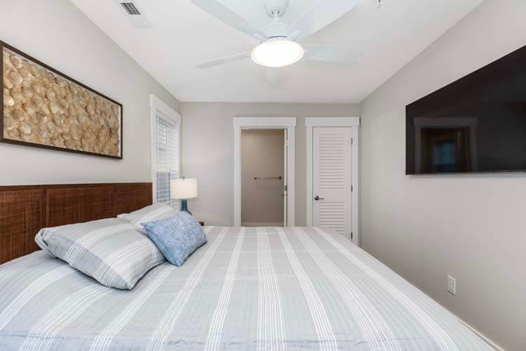 Ground Floor King with Private Bath (15)