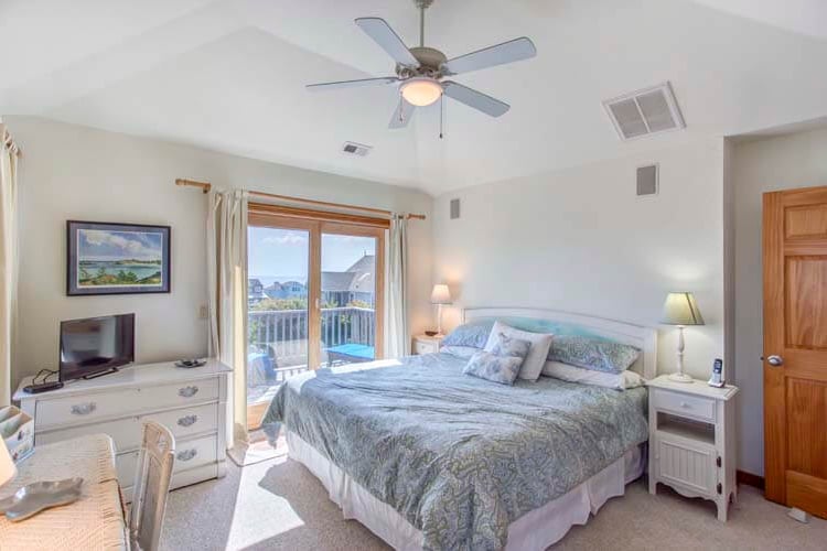 2nd Floor King with Private Bath