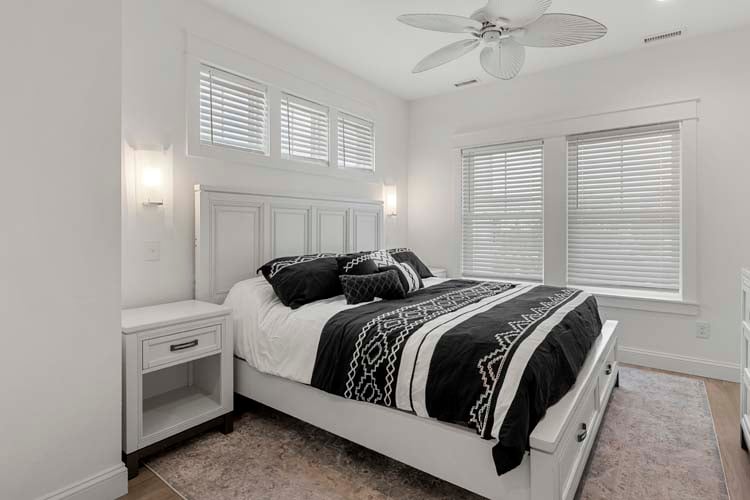 Ground Floor King with Private Bath (24)