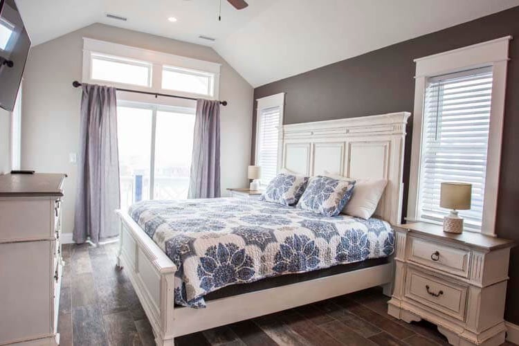 2nd Floor King with Private Bath (1)