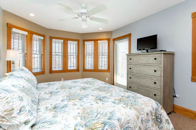 1st Floor King with Private Bath (5)