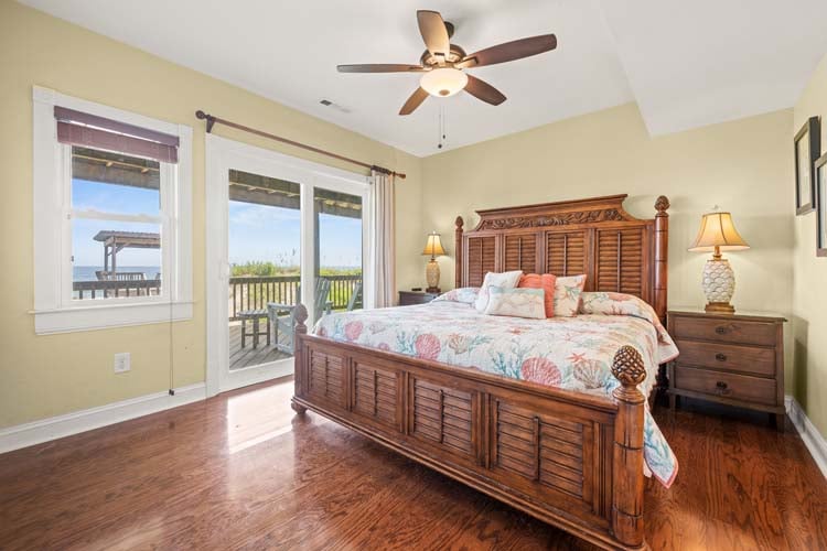 1st Floor King with Private Bath