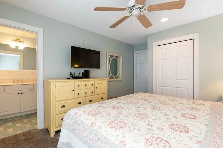 1st Floor King with Private Bath