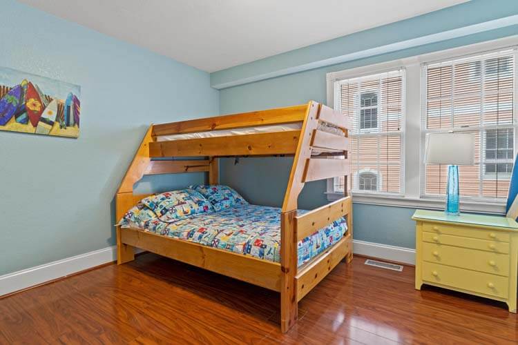 1st Floor Pyramid Bunk with Shared Bath (Surfboard)