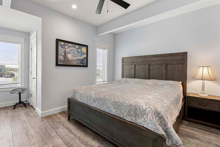 1st Floor King with Private Bath (5)