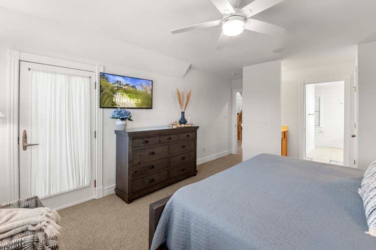 1st Floor King with Private Bath