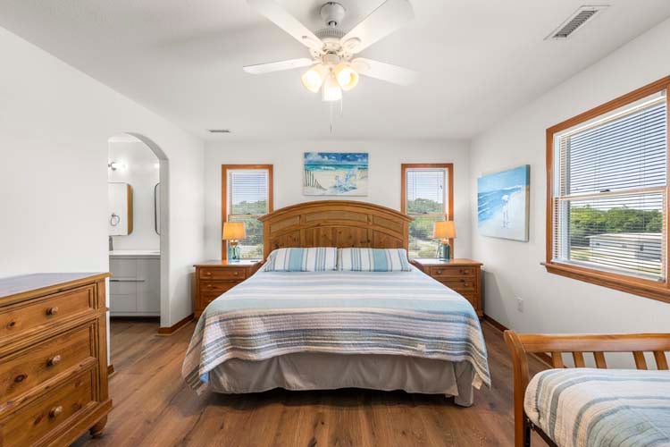 2nd Floor King with Private Bath and Daybed