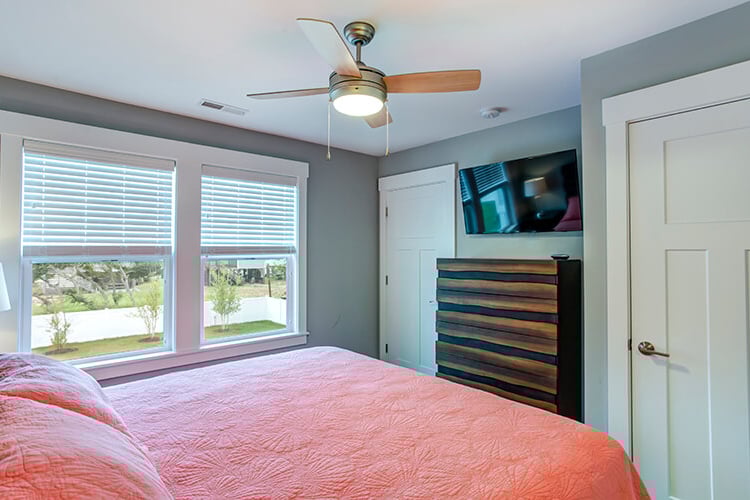 1st Floor King with Private Bath