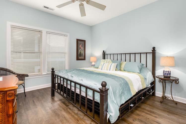 1st Floor King with Private Bath