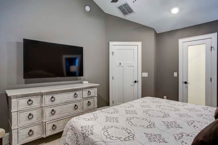 3rd Floor King with Private Bath