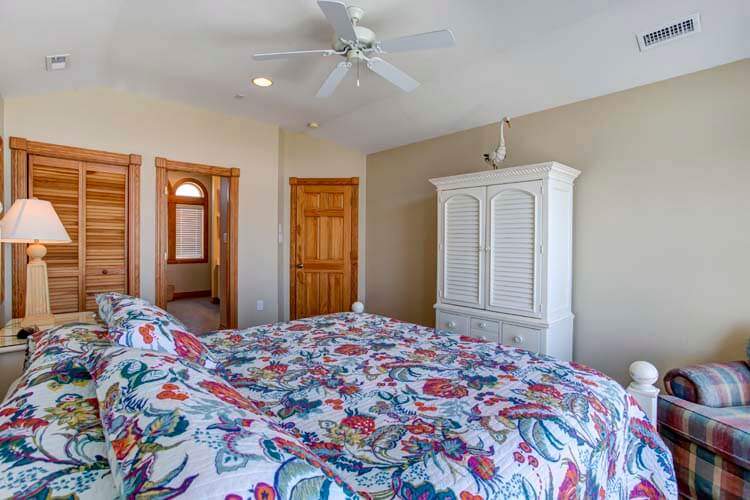 2nd Floor King with Private Bath