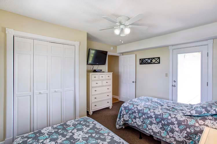 1st Floor Twins Bedroom