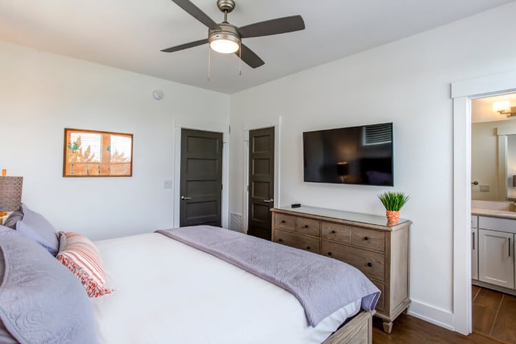 1st Floor King with Private Bath