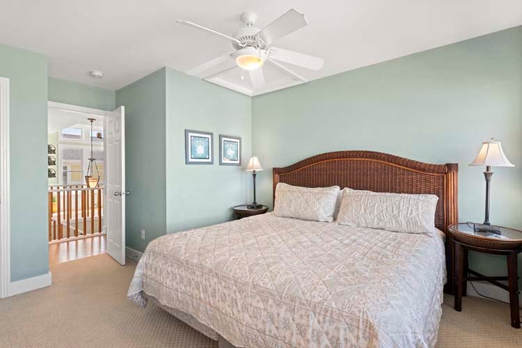 2nd Floor King with Private Bath