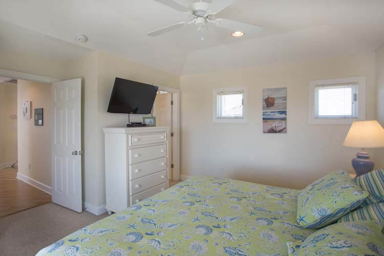 2nd Floor King with Private Bath