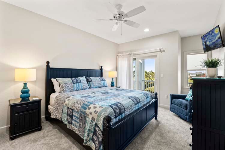 1st Floor King with Private Bath