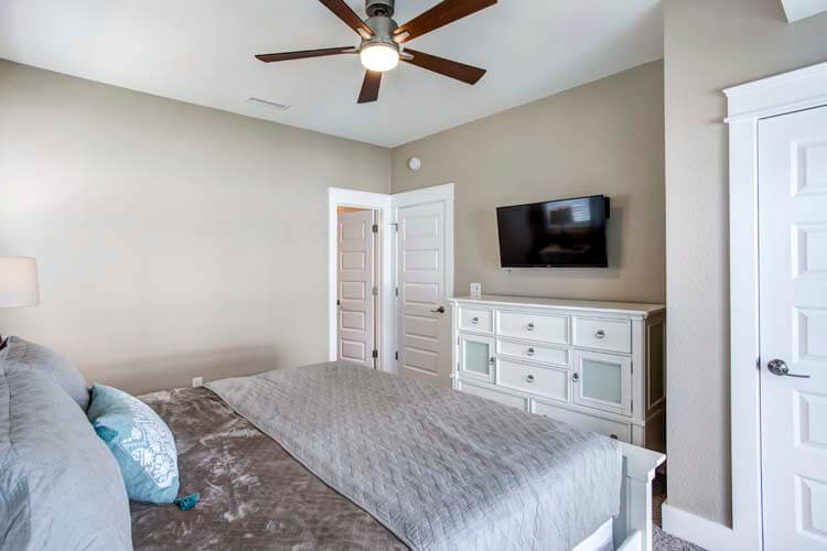Ground Floor King with Shared Bath