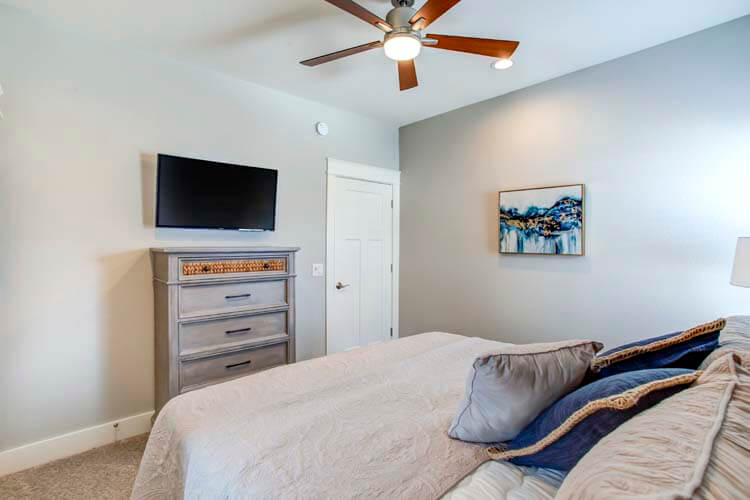 1st Floor King with Private Bath