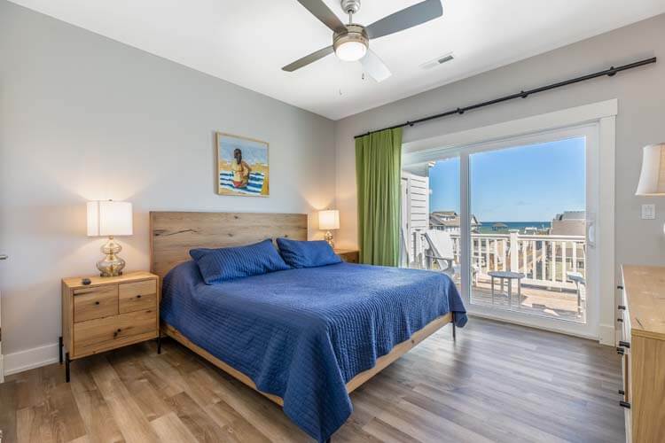 3rd Floor King with Private Bath