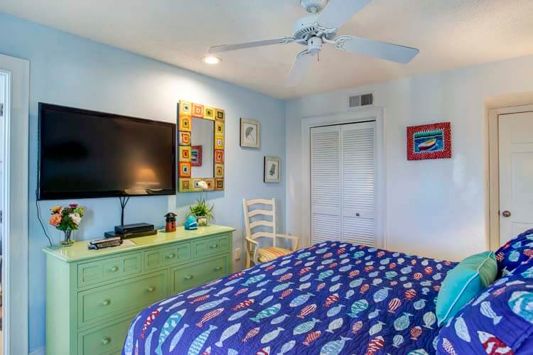 1st Floor King with Private Bath