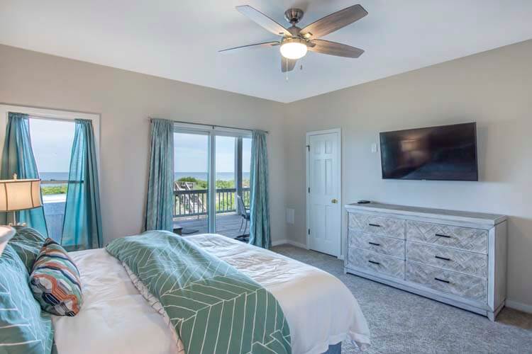 1st Floor King with Private Bath