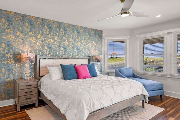 1st Floor King with Private Bath