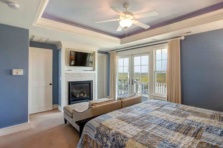 2nd Floor Soundside King with Private Bath