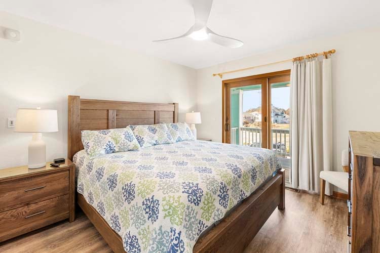 1st Floor King with Private Bath