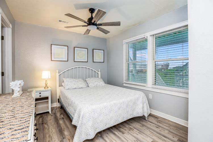 1st Floor Queen with Private Bath