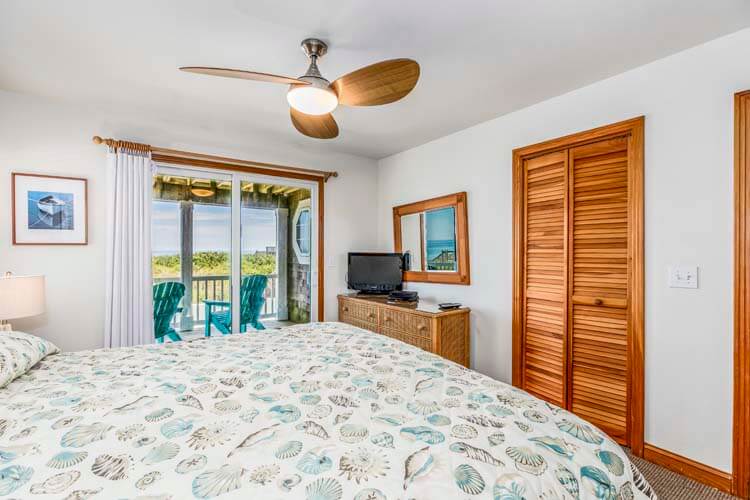 1st Floor King with Private Bath