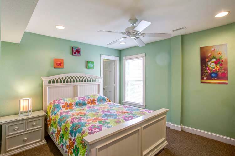 Ground Floor Queen with Private Bath