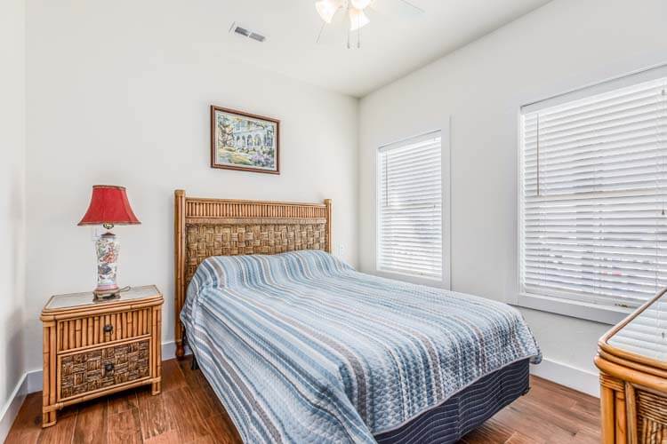 Ground Floor Queen with Private Bath