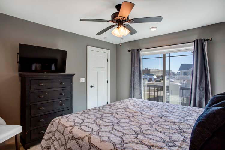 2nd Floor King with Private Bath