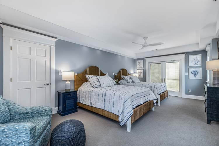 Ground Floor Two Queens with Private Bath