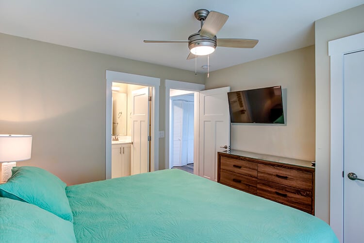 1st Floor King with Private Bath