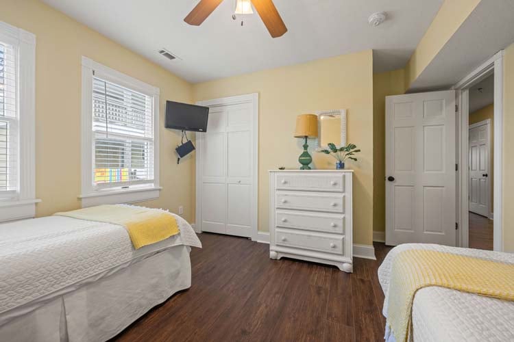 1st Floor Twins Bedroom