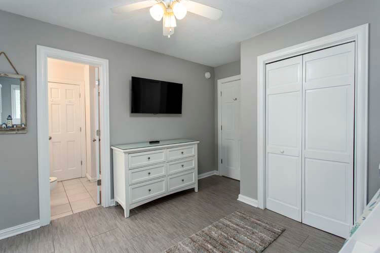 Ground Floor Pyramid Bunk with Shared Bath