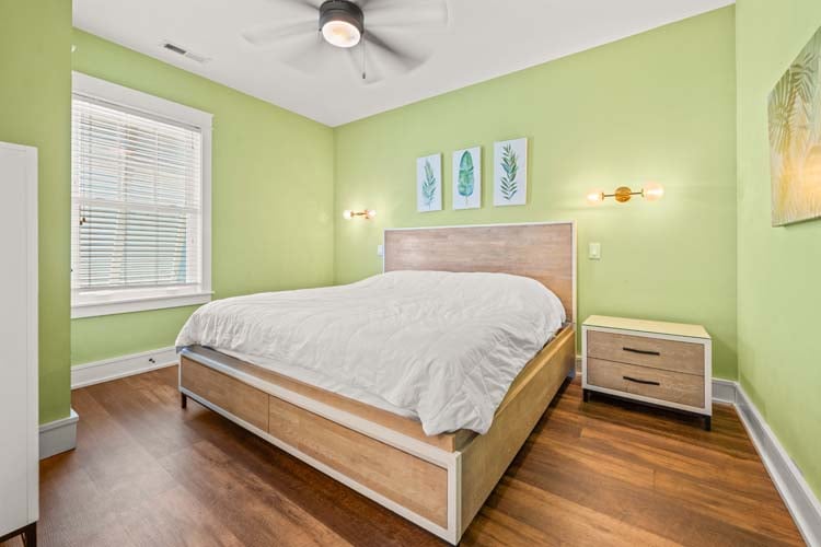 1st Floor King with Private Bath