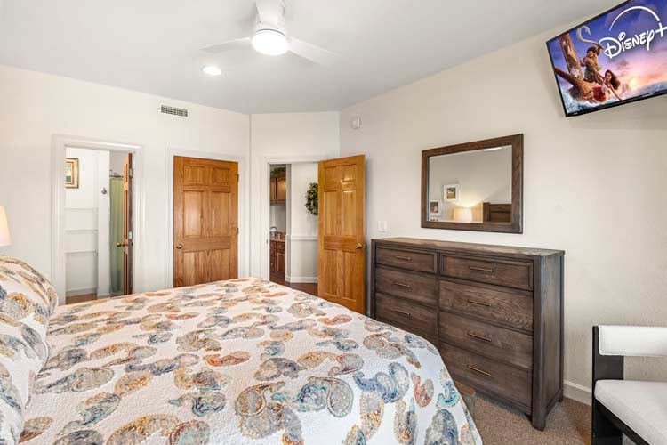 1st Floor King with Private Bath (7)