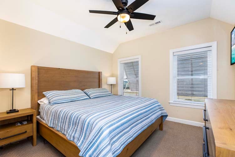 2nd Floor King with Private Bath