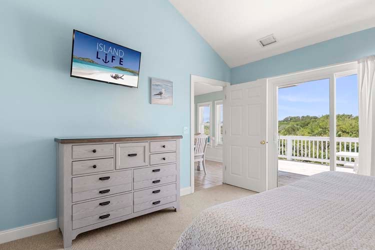 2nd Floor King with Private Bath