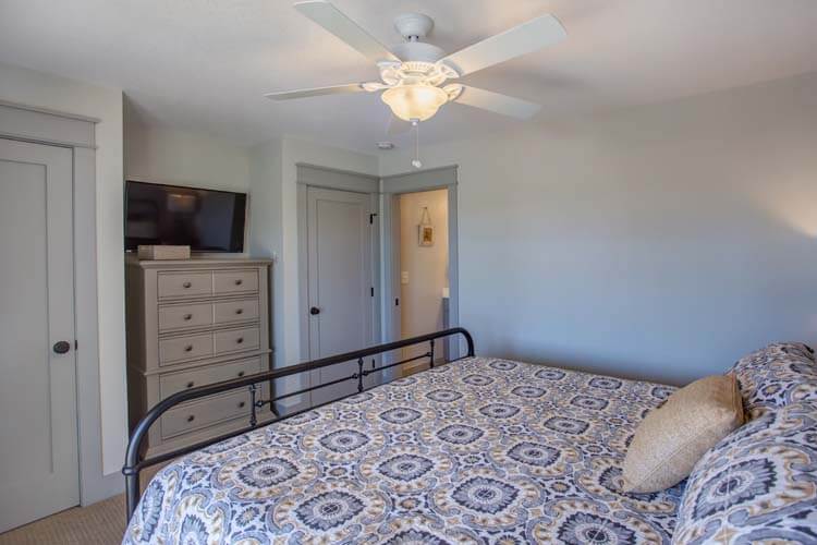 1st Floor King with Private Bath