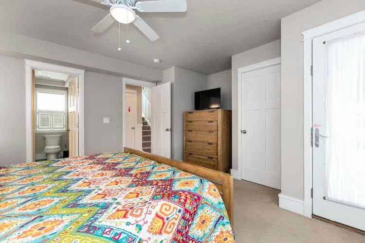 1st Floor King with Private Bath
