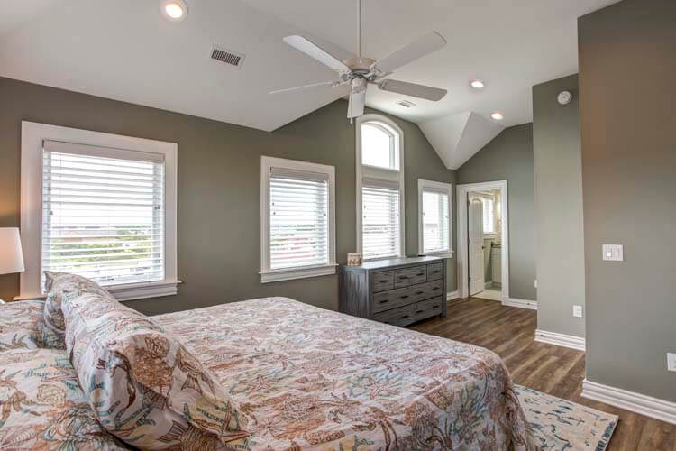2nd Floor King with Private Bath